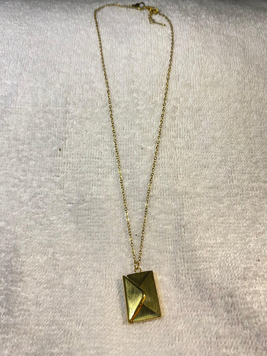 Letter Box With Under LOVE YOU Plate Design Gen Z Neckless